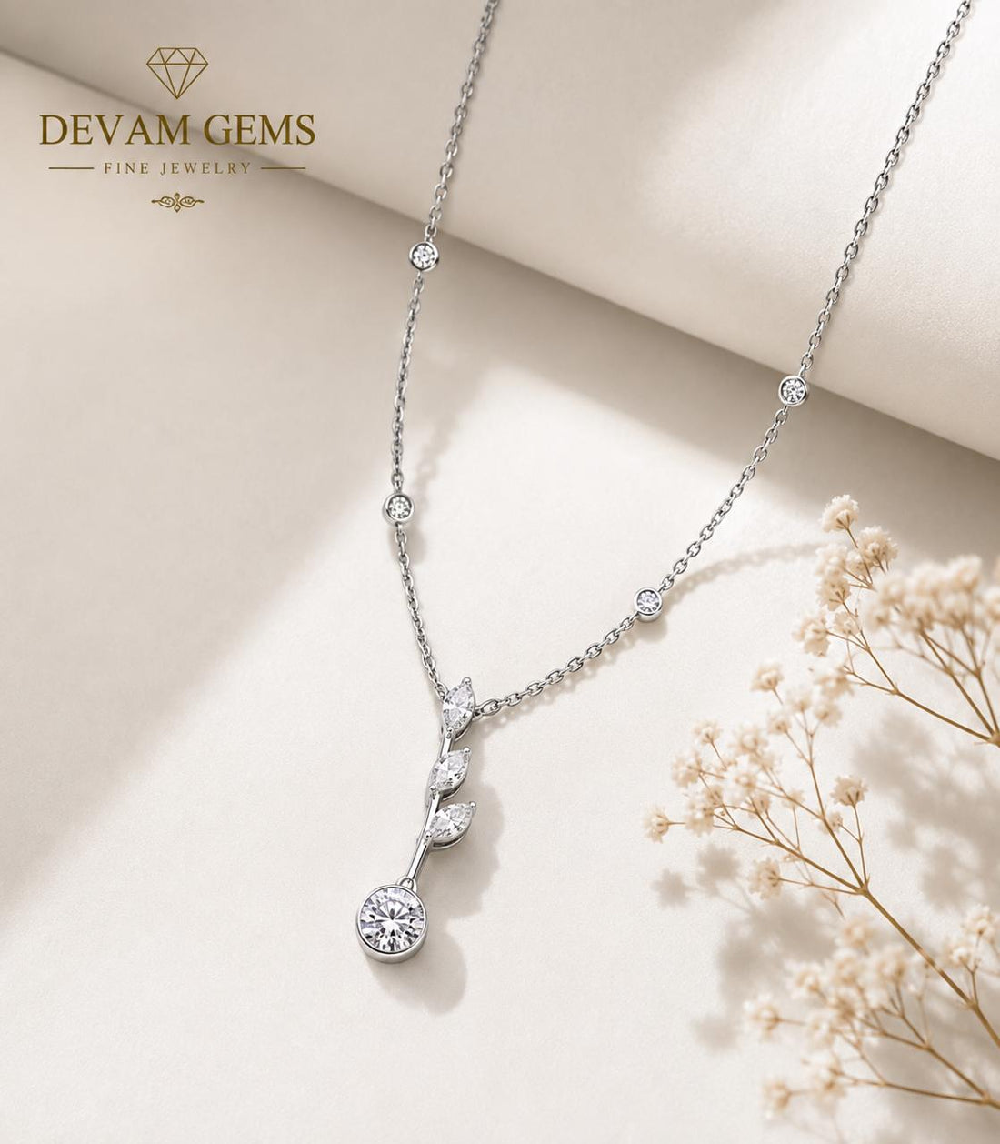 Elegant Leaf Design Pendant Necklace for Women